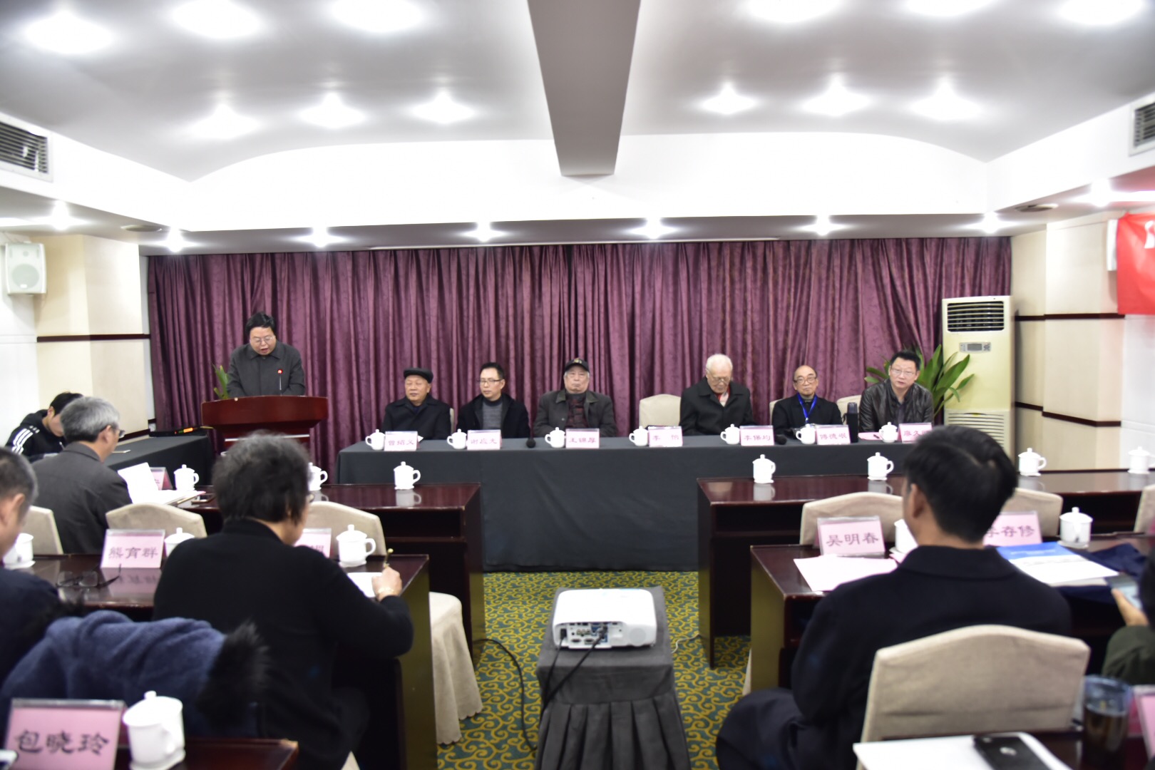 yl6809永利官网院长 李怡教授.jpg